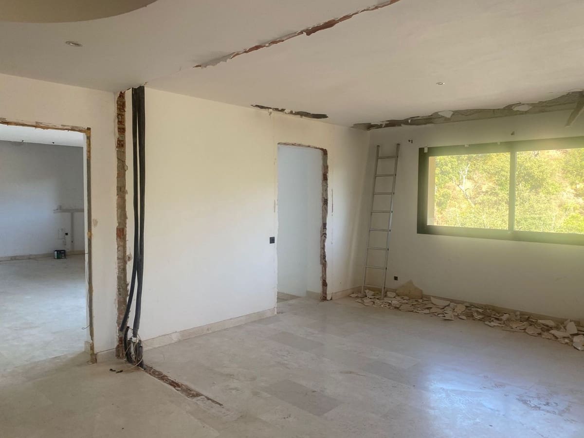 6 makuuhuone Huvila myytävänä paikassa Elviria mukana uima-altaan - 1 300 000 € (Ref: 9813927)
