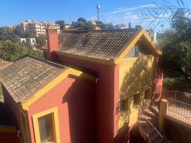 6 makuuhuone Huvila myytävänä paikassa Elviria, Marbella mukana uima-altaan - 1 300 000 € (Ref: 9813927)