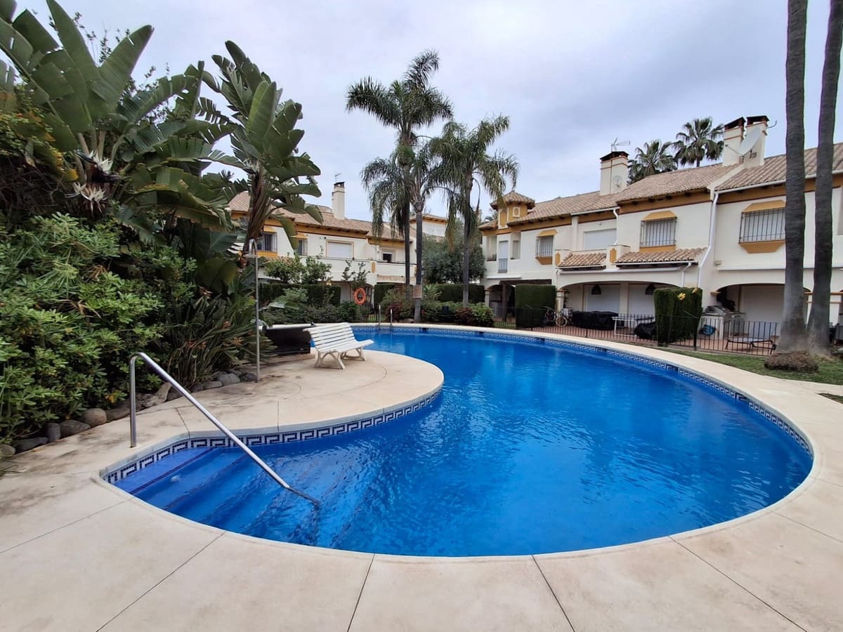 3 Zimmer Haus zu verkaufen in Nueva Andalucia mit Pool - 849.000 € (Ref: 9823097)