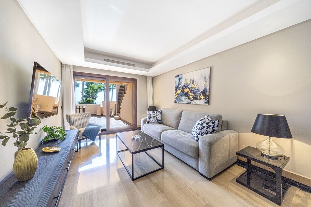 2 quarto Apartamento para venda em Estepona com piscina - 1 050 000 € (Ref: 9823098)