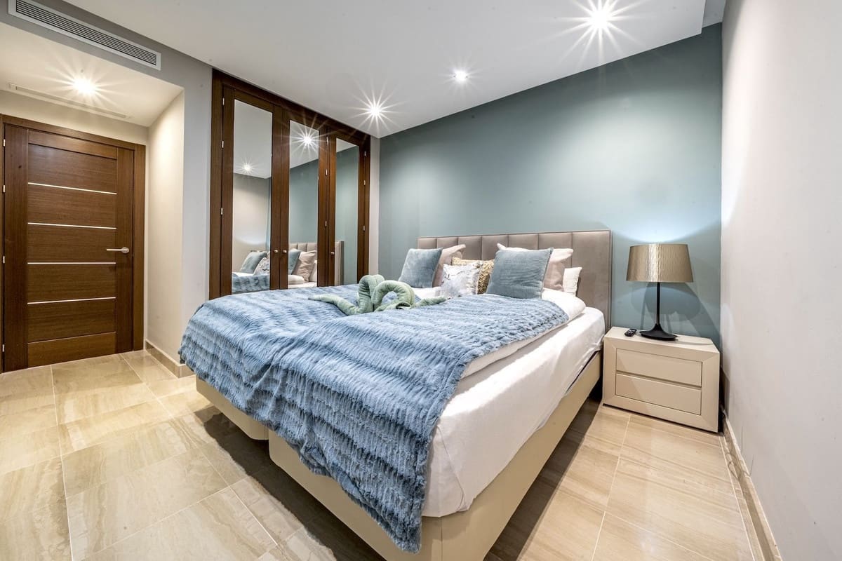 2 quarto Apartamento para venda em Estepona com piscina - 1 050 000 € (Ref: 9823098)
