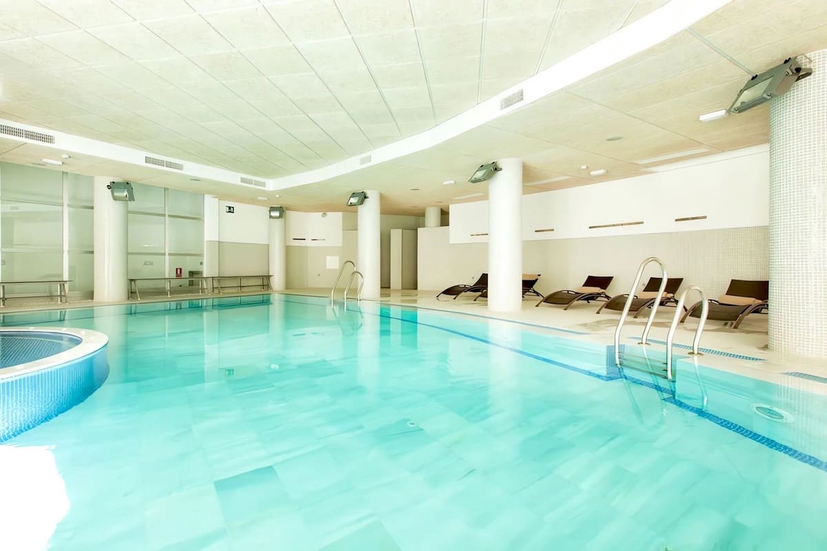 2 quarto Apartamento para venda em Estepona com piscina - 1 050 000 € (Ref: 9823098)
