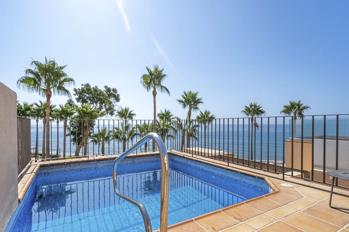 2 quarto Apartamento para venda em Estepona com piscina - 1 050 000 € (Ref: 9823098)
