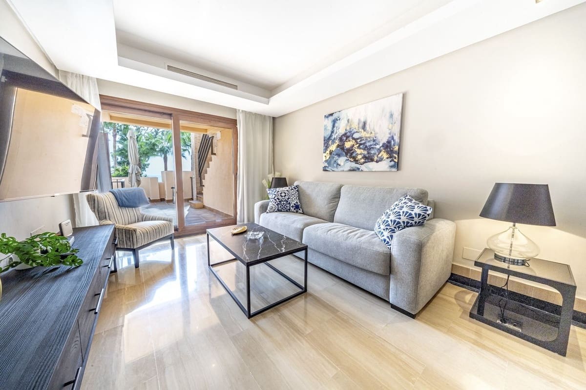 2 quarto Apartamento para venda em Estepona com piscina - 1 050 000 € (Ref: 9823098)