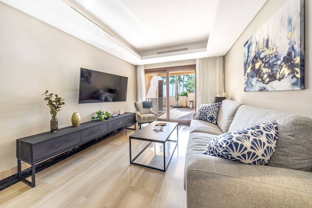 2 quarto Apartamento para venda em Estepona com piscina - 1 050 000 € (Ref: 9823098)