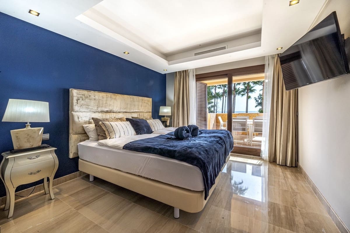 2 quarto Apartamento para venda em Estepona com piscina - 1 050 000 € (Ref: 9823098)