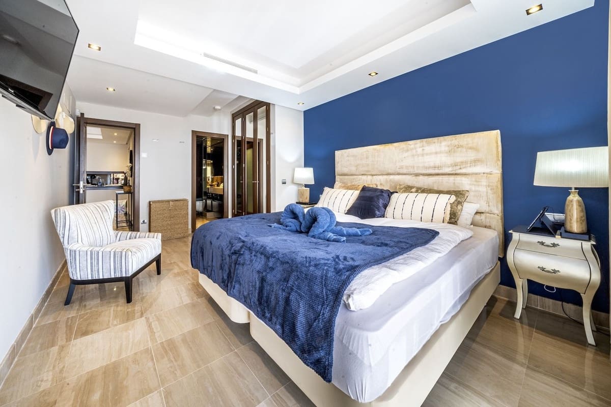 2 quarto Apartamento para venda em Estepona com piscina - 1 050 000 € (Ref: 9823098)