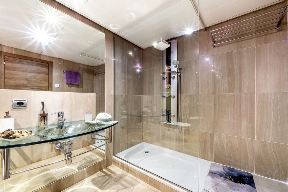 2 quarto Apartamento para venda em Estepona com piscina - 1 050 000 € (Ref: 9823098)