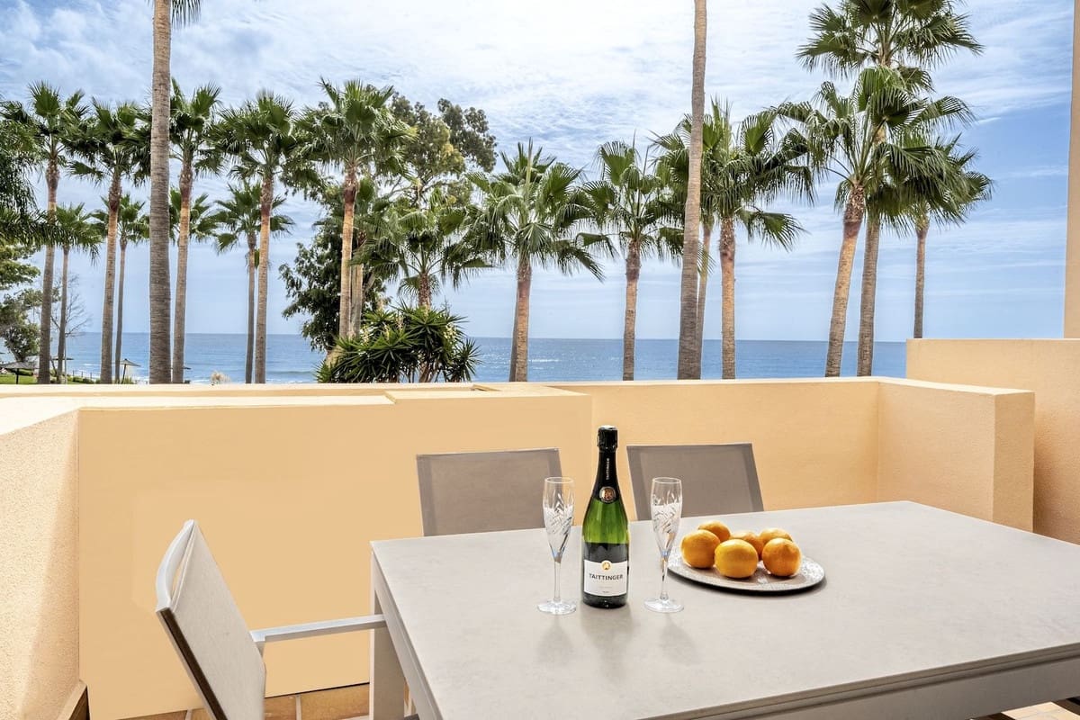 2 quarto Apartamento para venda em Estepona com piscina - 1 050 000 € (Ref: 9823098)