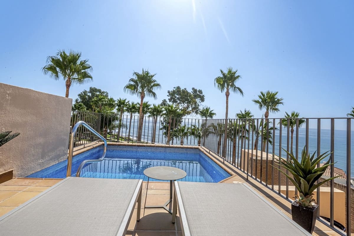 2 quarto Apartamento para venda em Estepona com piscina - 1 050 000 € (Ref: 9823098)
