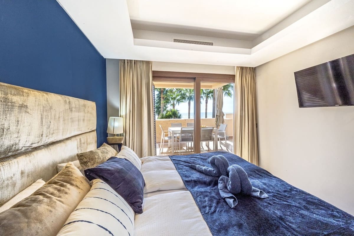 2 quarto Apartamento para venda em Estepona com piscina - 1 050 000 € (Ref: 9823098)