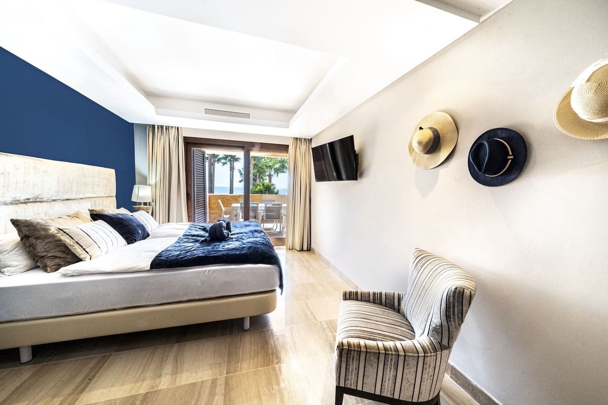 2 quarto Apartamento para venda em Estepona com piscina - 1 050 000 € (Ref: 9823098)