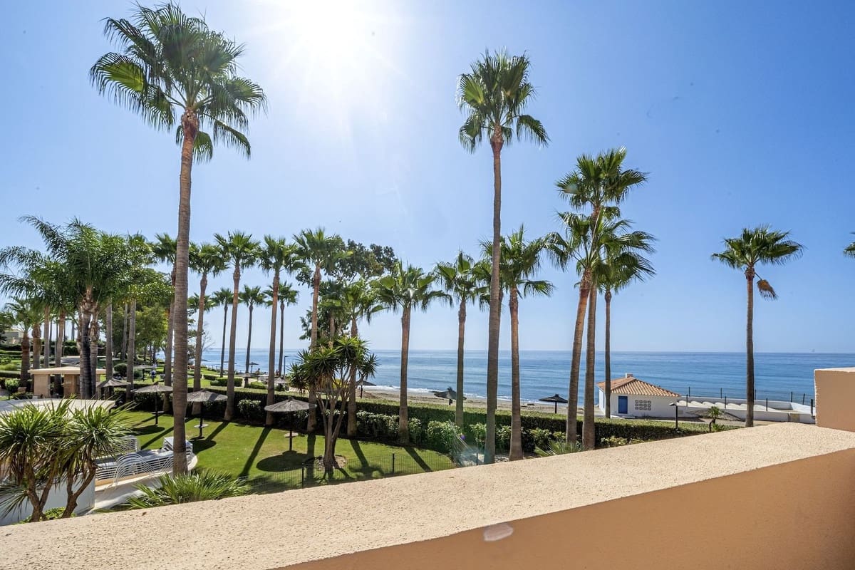 2 quarto Apartamento para venda em Estepona com piscina - 1 050 000 € (Ref: 9823098)
