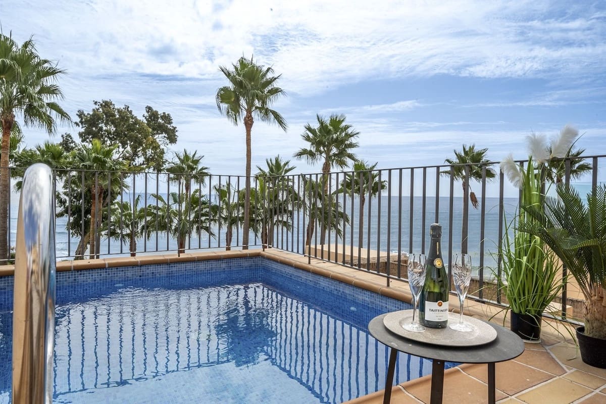 2 quarto Apartamento para venda em Estepona com piscina - 1 050 000 € (Ref: 9823098)