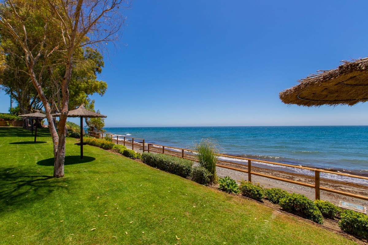 2 quarto Apartamento para venda em Estepona com piscina - 1 050 000 € (Ref: 9823098)