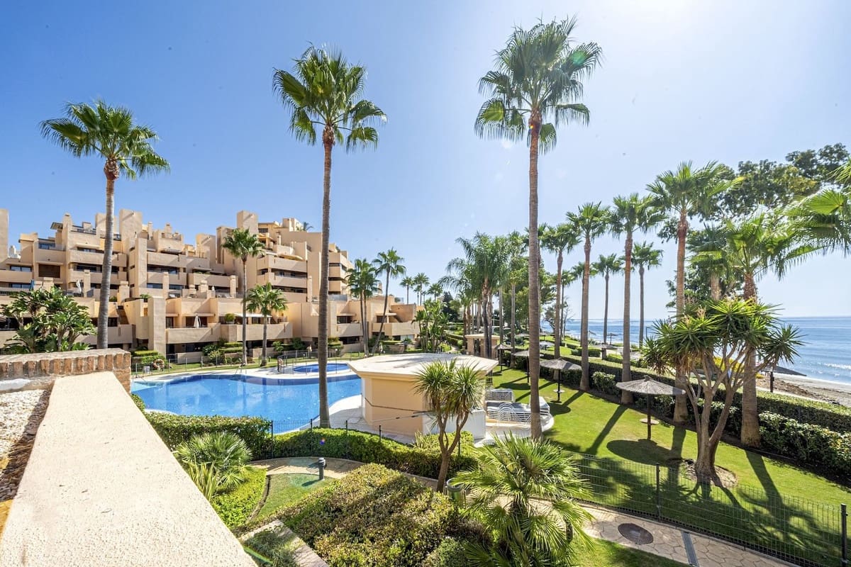 2 quarto Apartamento para venda em Estepona com piscina - 1 050 000 € (Ref: 9823098)