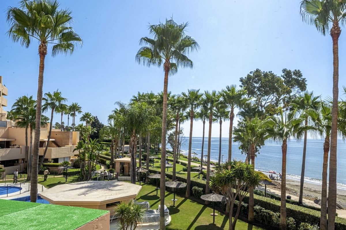 2 quarto Apartamento para venda em Estepona com piscina - 1 050 000 € (Ref: 9823098)