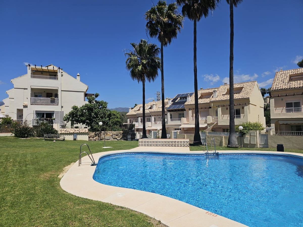 3 bedroom Townhouse for sale in El Rosario with pool - € 599,000 (Ref: 9846800)