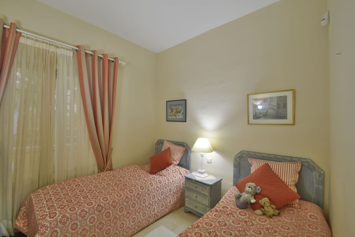 2 sypialnia Apartament na sprzedaż w Elviria z basenem - 375 000 € (Ref: 9846802)