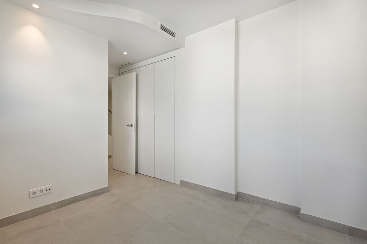 4 bedroom Townhouse for sale in San Pedro de Alcantara with pool - € 1,195,000 (Ref: 9846803)
