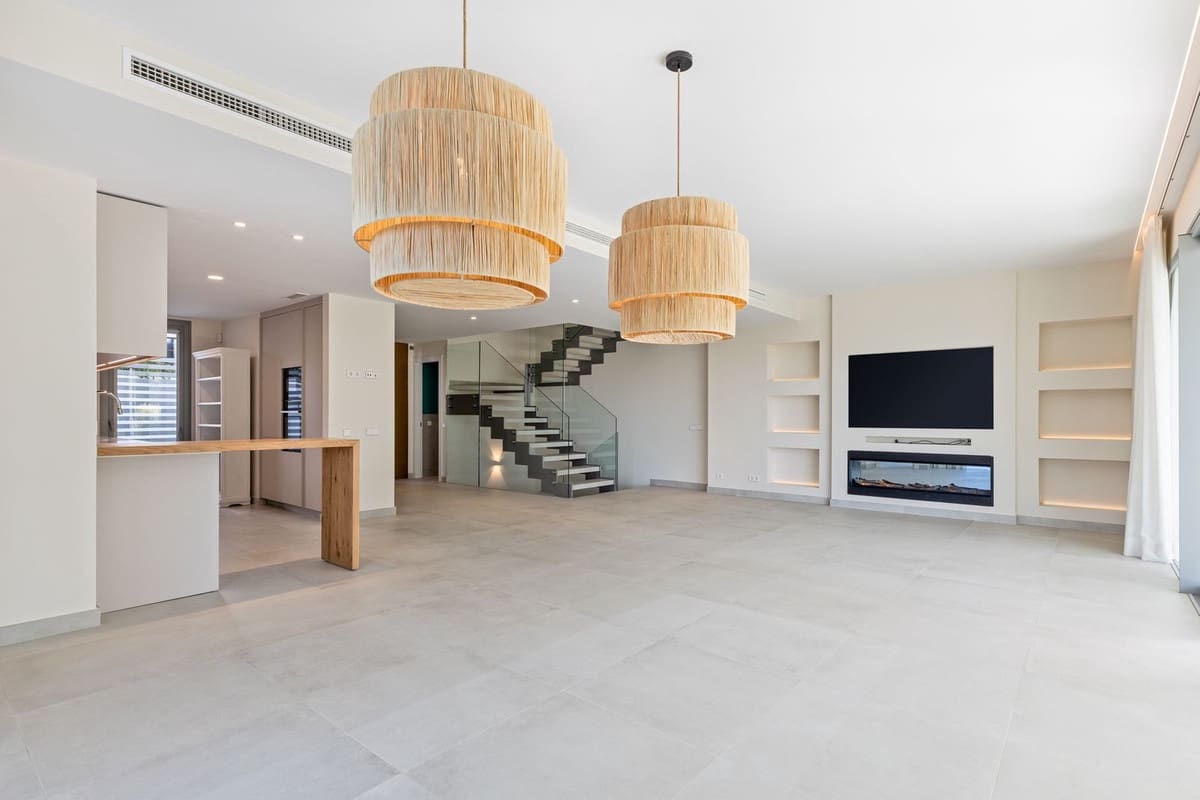 4 bedroom Townhouse for sale in San Pedro de Alcantara with pool - € 1,195,000 (Ref: 9846803)
