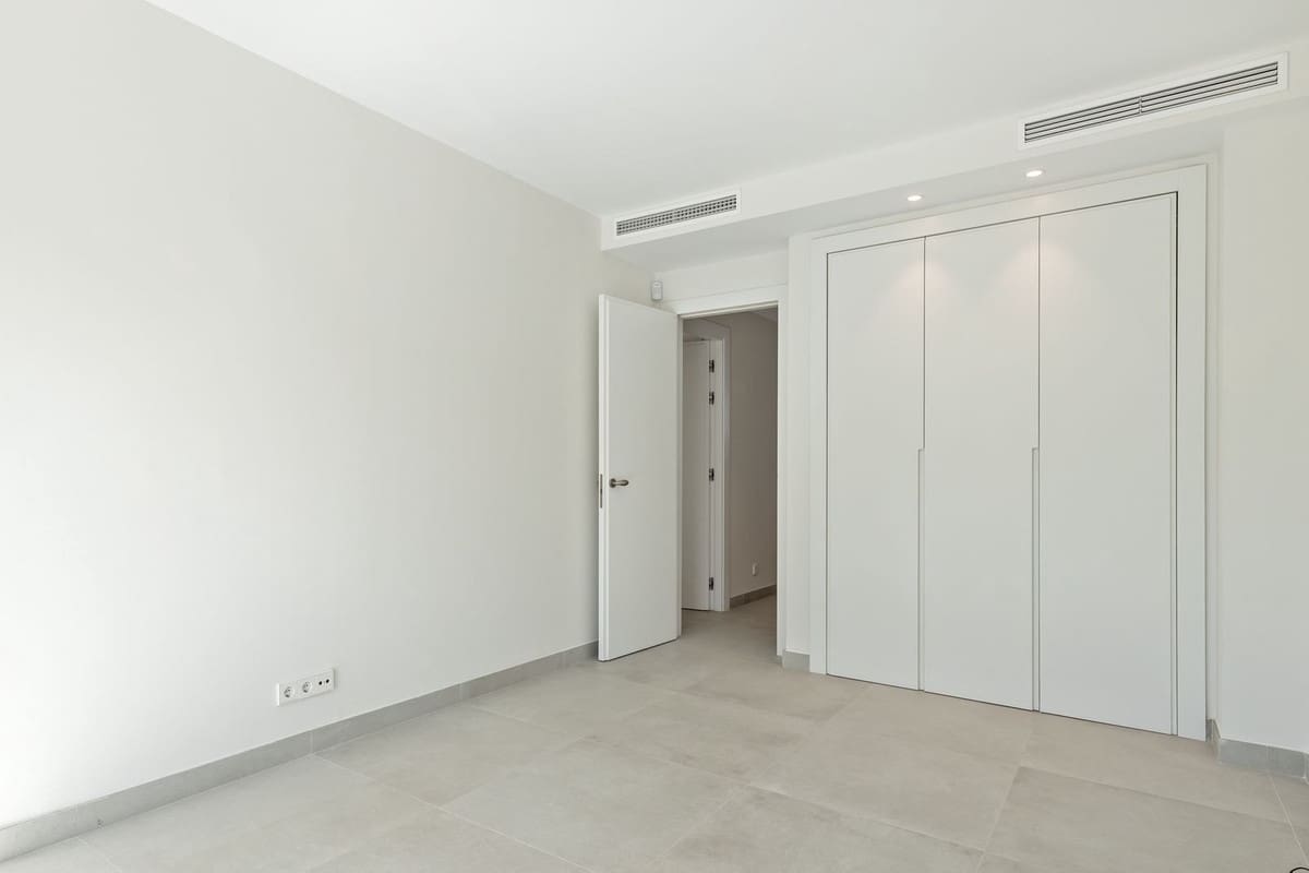 4 bedroom Townhouse for sale in San Pedro de Alcantara with pool - € 1,195,000 (Ref: 9846803)