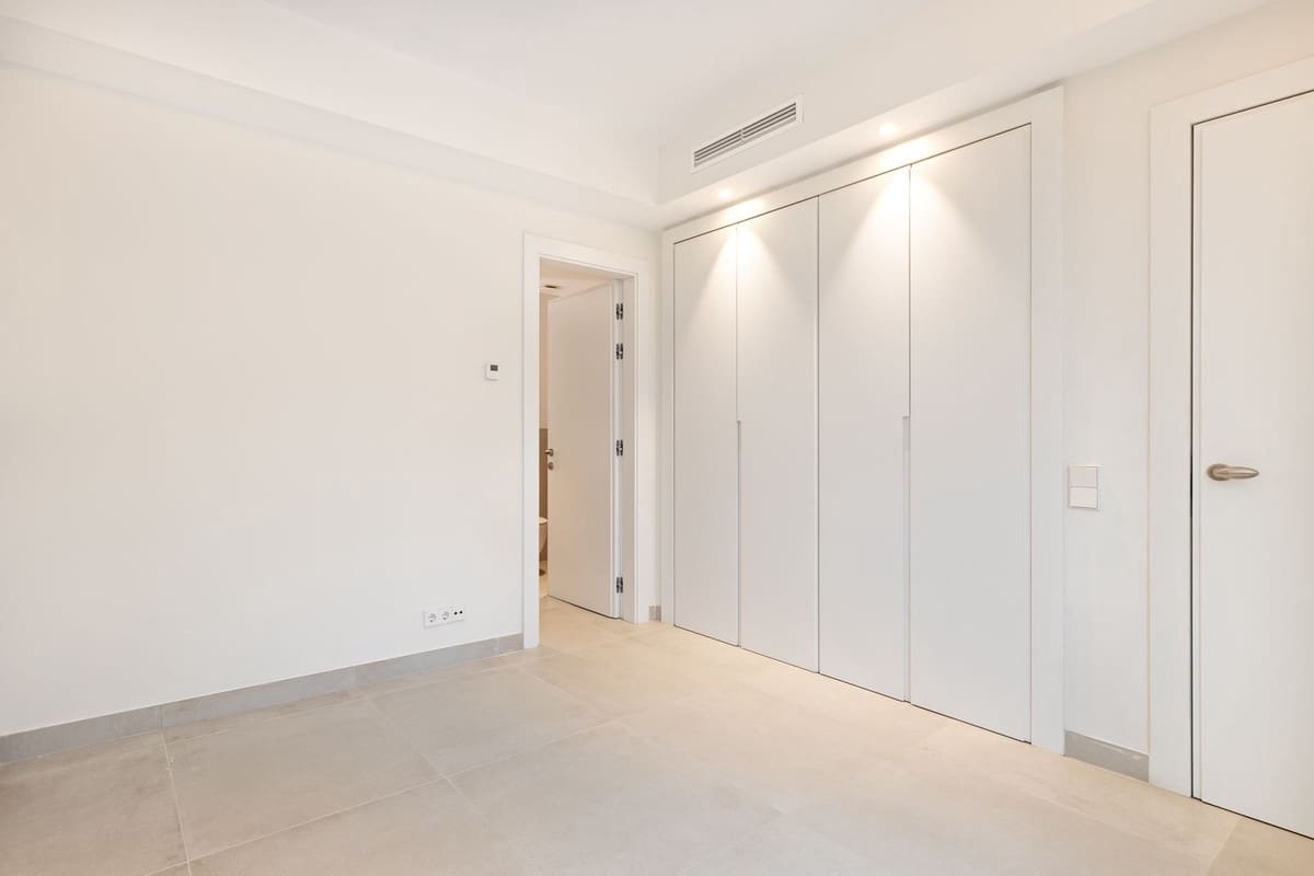 4 bedroom Townhouse for sale in San Pedro de Alcantara with pool - € 1,195,000 (Ref: 9846803)