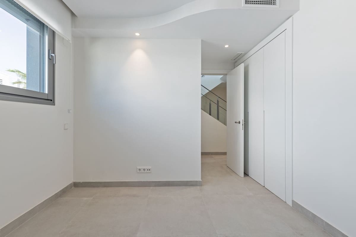 4 bedroom Townhouse for sale in San Pedro de Alcantara with pool - € 1,195,000 (Ref: 9846803)