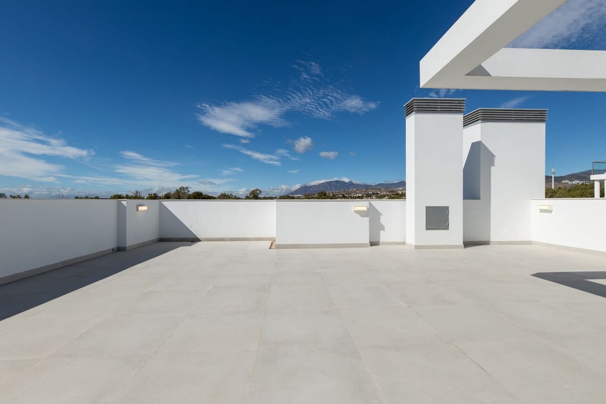 4 bedroom Townhouse for sale in San Pedro de Alcantara with pool - € 1,195,000 (Ref: 9846803)