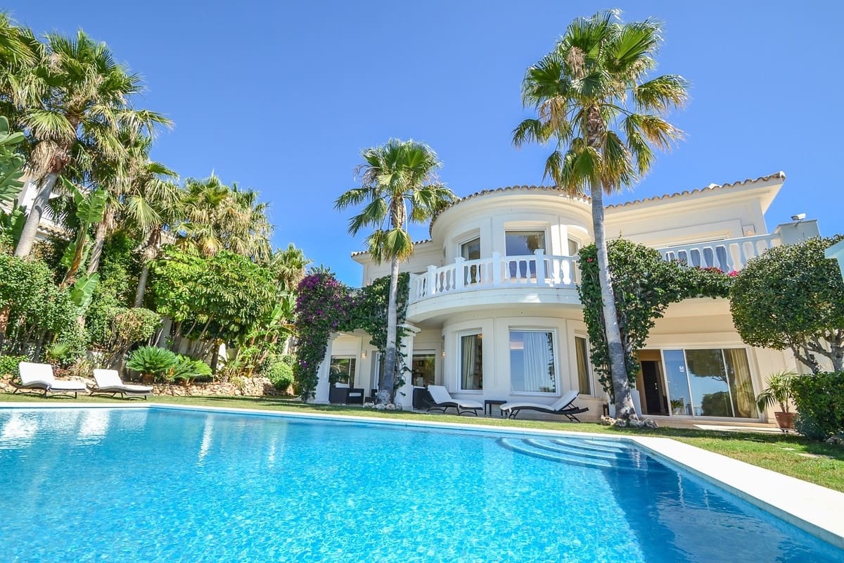 5 Zimmer Villa zu verkaufen in Los Monteros mit Pool - 2.950.000 € (Ref: 9846805)