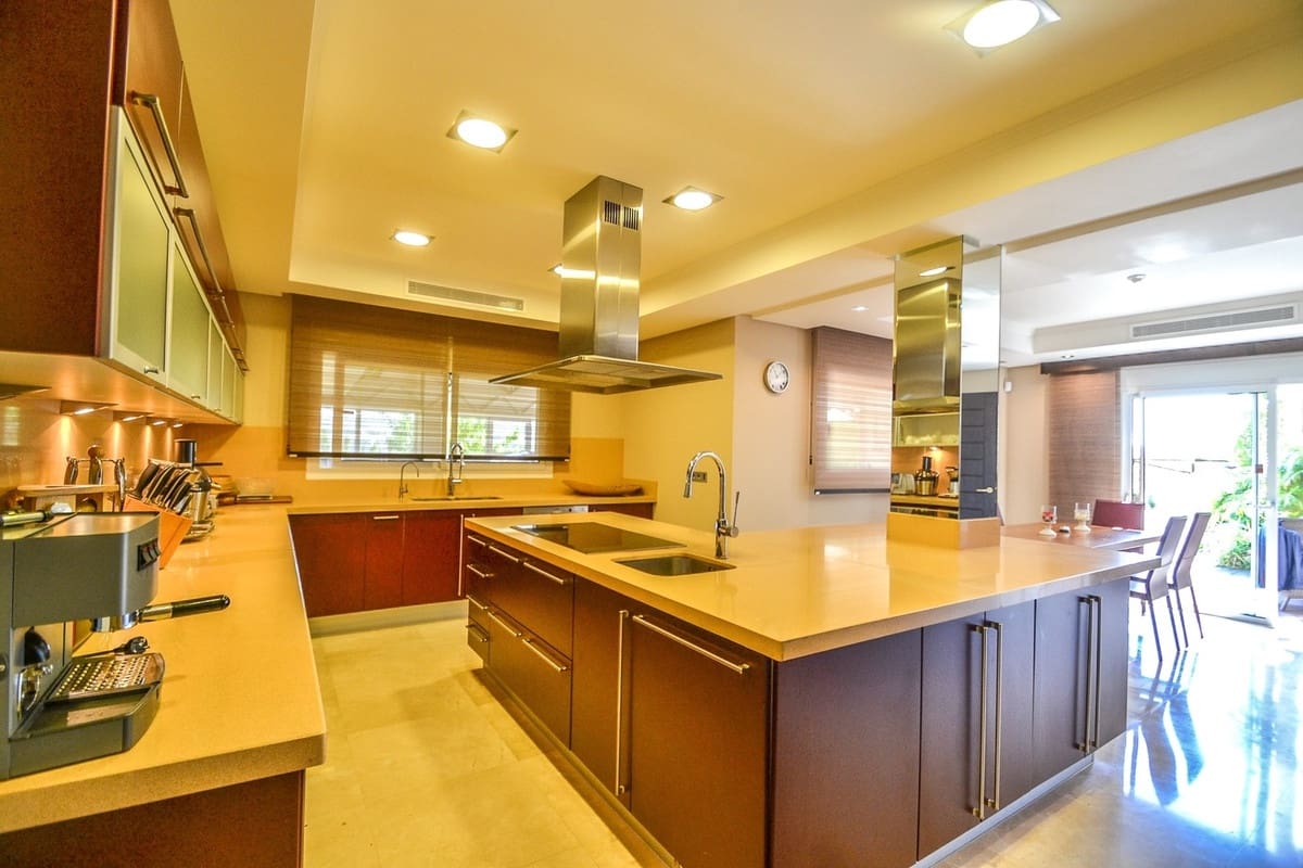 5 Zimmer Villa zu verkaufen in Los Monteros mit Pool - 2.950.000 € (Ref: 9846805)