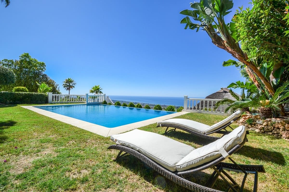 5 Zimmer Villa zu verkaufen in Los Monteros mit Pool - 2.950.000 € (Ref: 9846805)