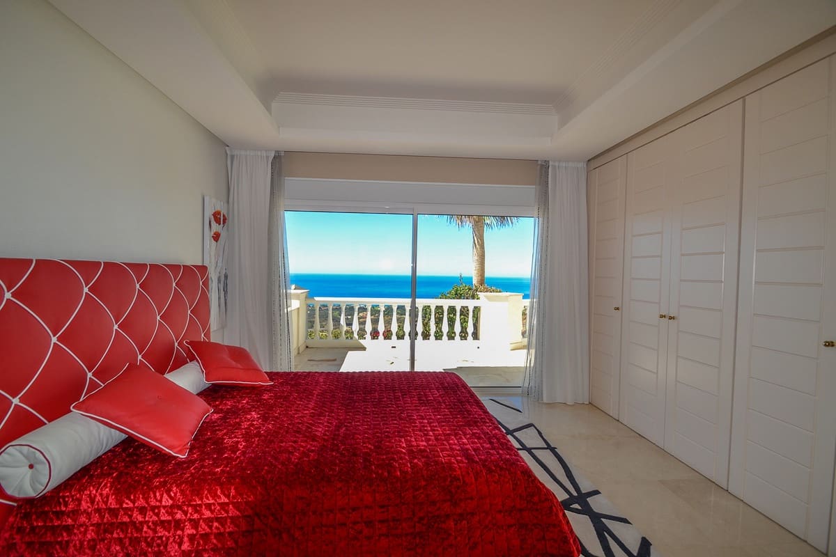 5 Zimmer Villa zu verkaufen in Los Monteros mit Pool - 2.950.000 € (Ref: 9846805)