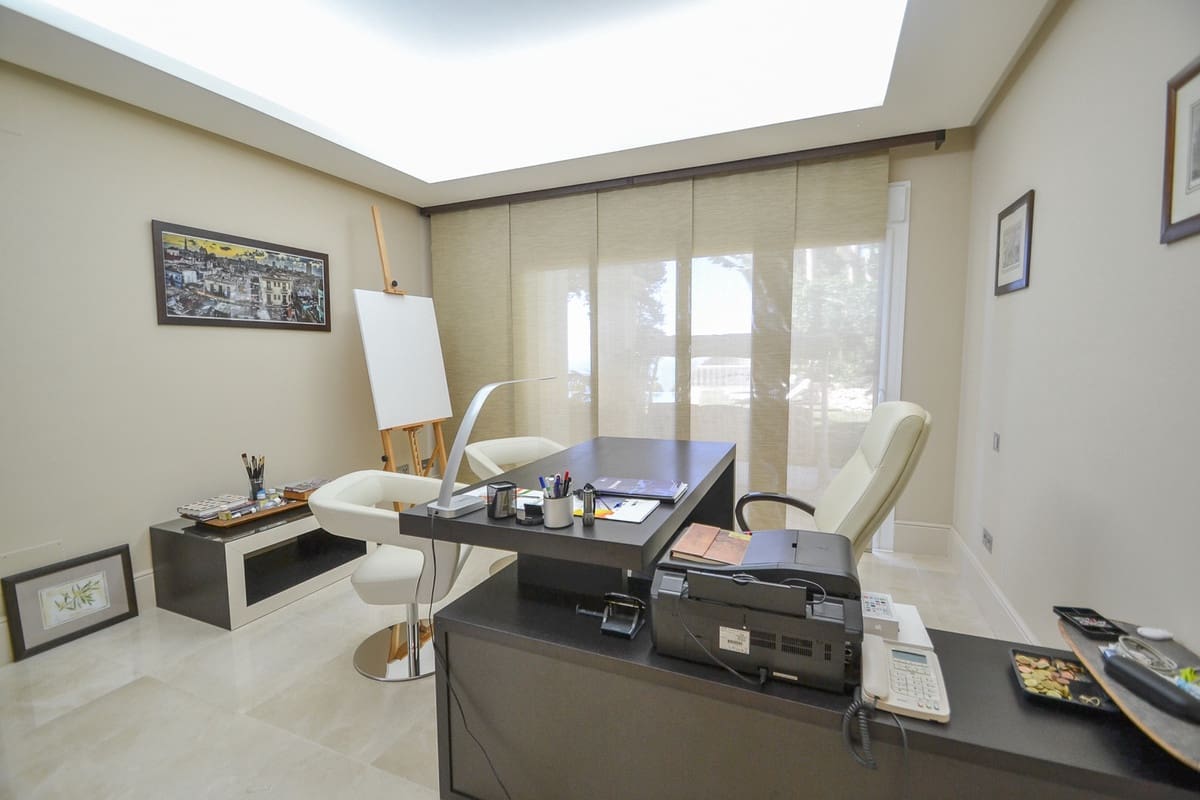 5 Zimmer Villa zu verkaufen in Los Monteros mit Pool - 2.950.000 € (Ref: 9846805)