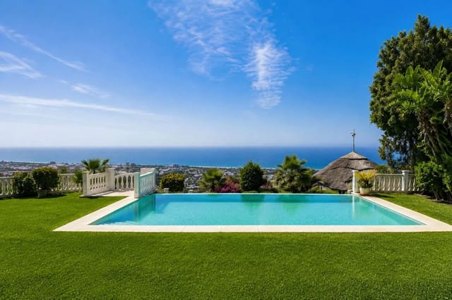 5 quarto Moradia para venda em Los Monteros, Marbella com piscina - 2 950 000 € (Ref: 9846805)