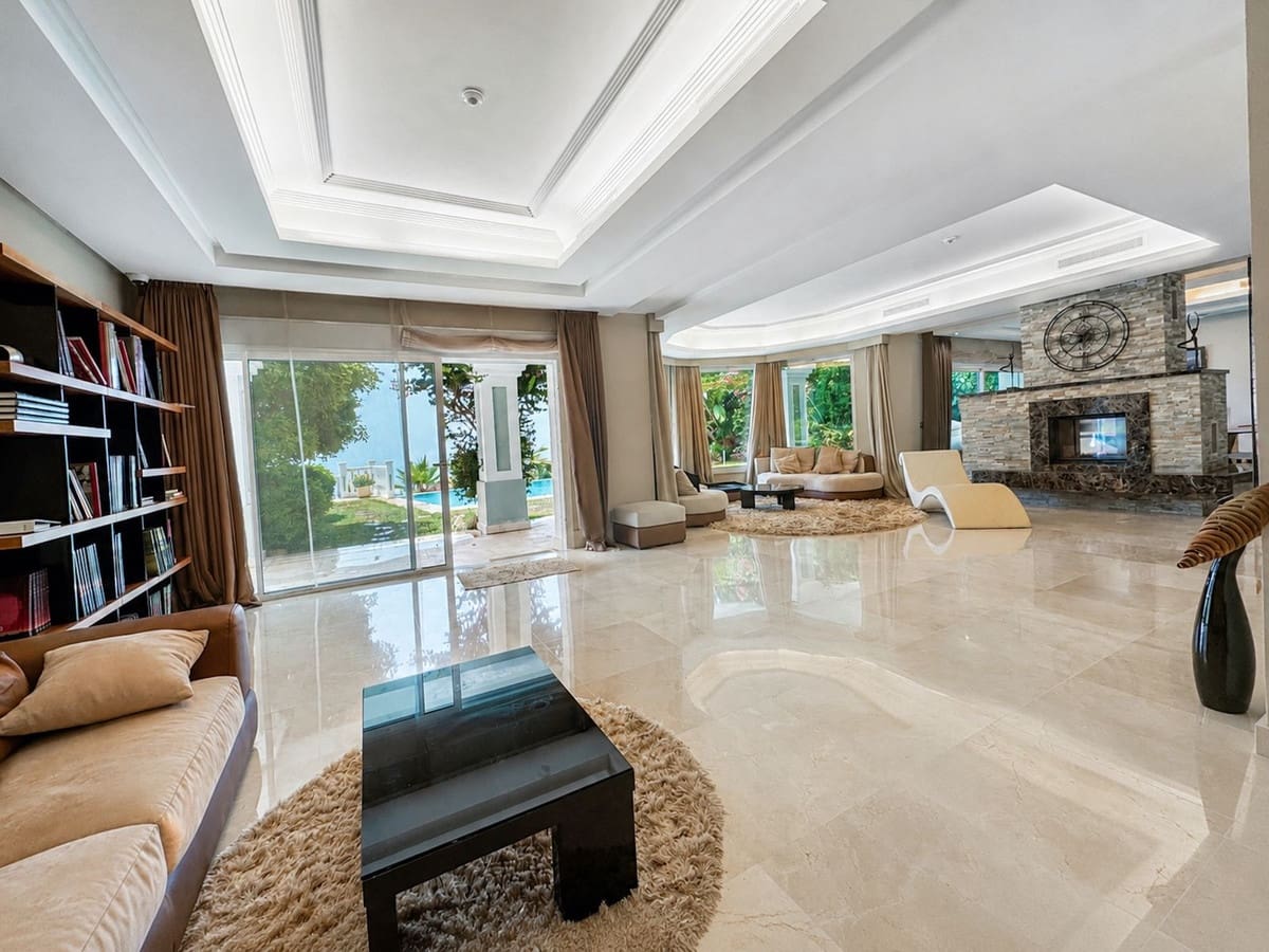 5 quarto Moradia para venda em Los Monteros com piscina - 2 950 000 € (Ref: 9846805)
