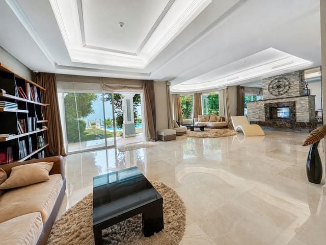 5 quarto Moradia para venda em Los Monteros, Marbella com piscina - 2 950 000 € (Ref: 9846805)