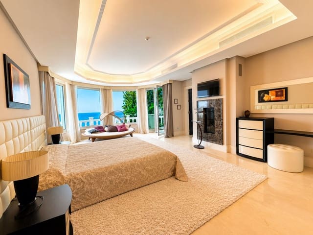 5 quarto Moradia para venda em Los Monteros, Marbella com piscina - 2 950 000 € (Ref: 9846805)