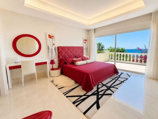 5 quarto Moradia para venda em Los Monteros, Marbella com piscina - 2 950 000 € (Ref: 9846805)