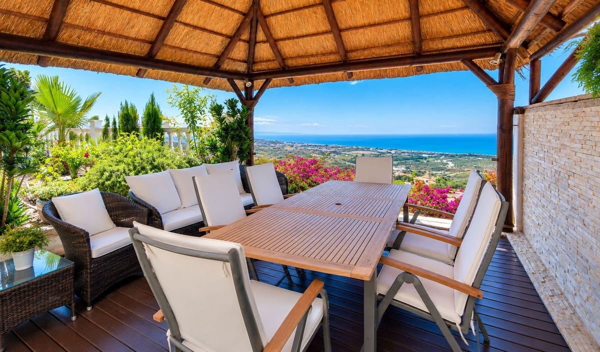 5 quarto Moradia para venda em Los Monteros com piscina - 2 950 000 € (Ref: 9846805)