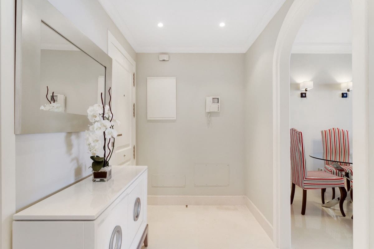2 bedroom Apartment for sale in Benahavis - € 440,000 (Ref: 9846806)
