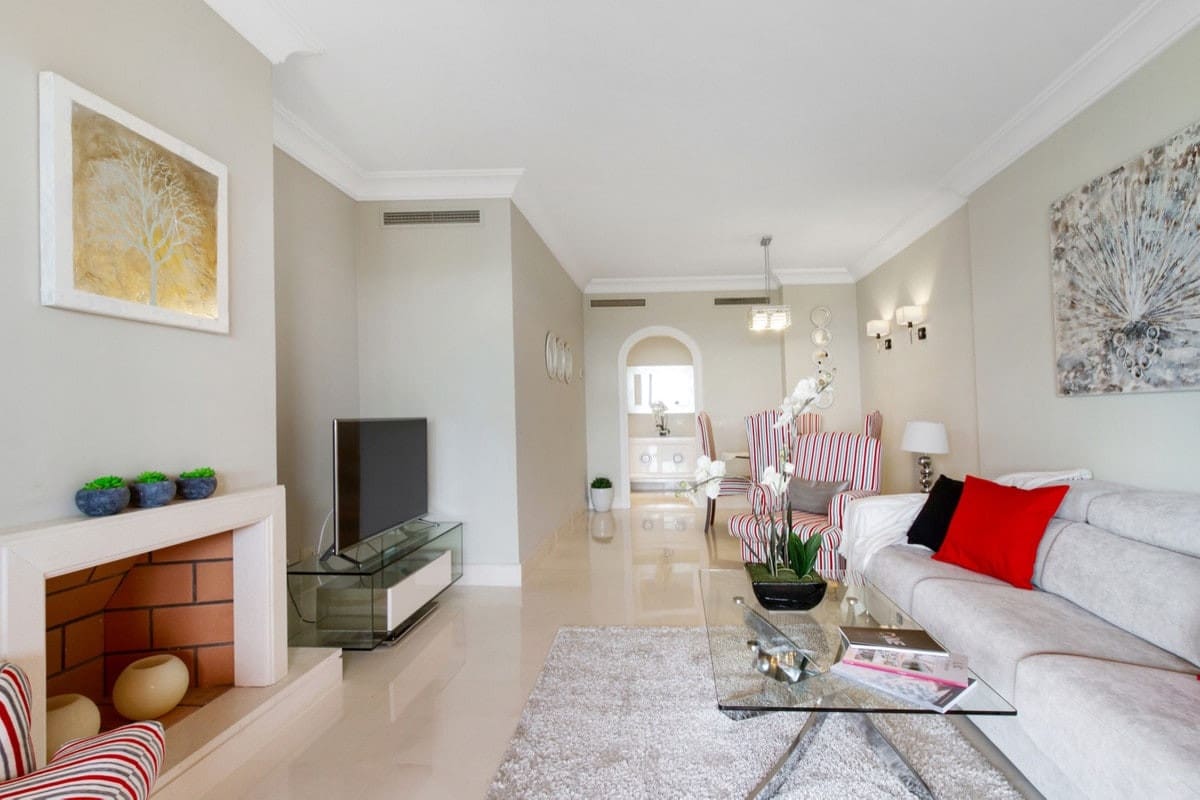 2 bedroom Apartment for sale in Benahavis - € 440,000 (Ref: 9846806)
