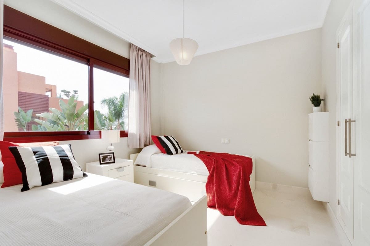 2 bedroom Apartment for sale in Benahavis - € 440,000 (Ref: 9846806)