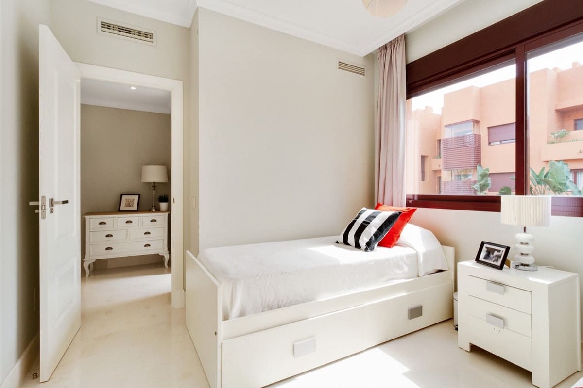 2 bedroom Apartment for sale in Benahavis - € 440,000 (Ref: 9846806)