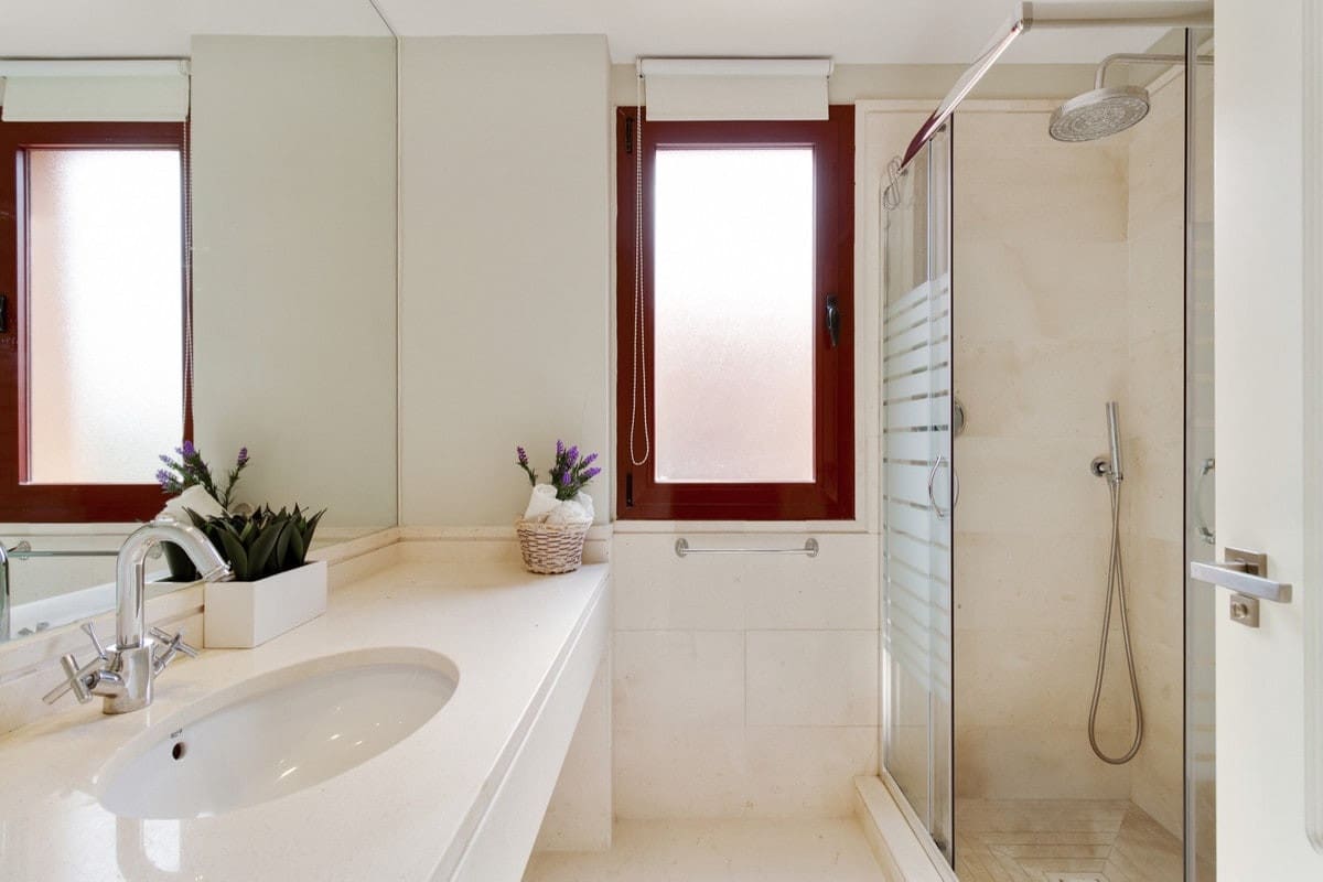 2 bedroom Apartment for sale in Benahavis - € 440,000 (Ref: 9846806)