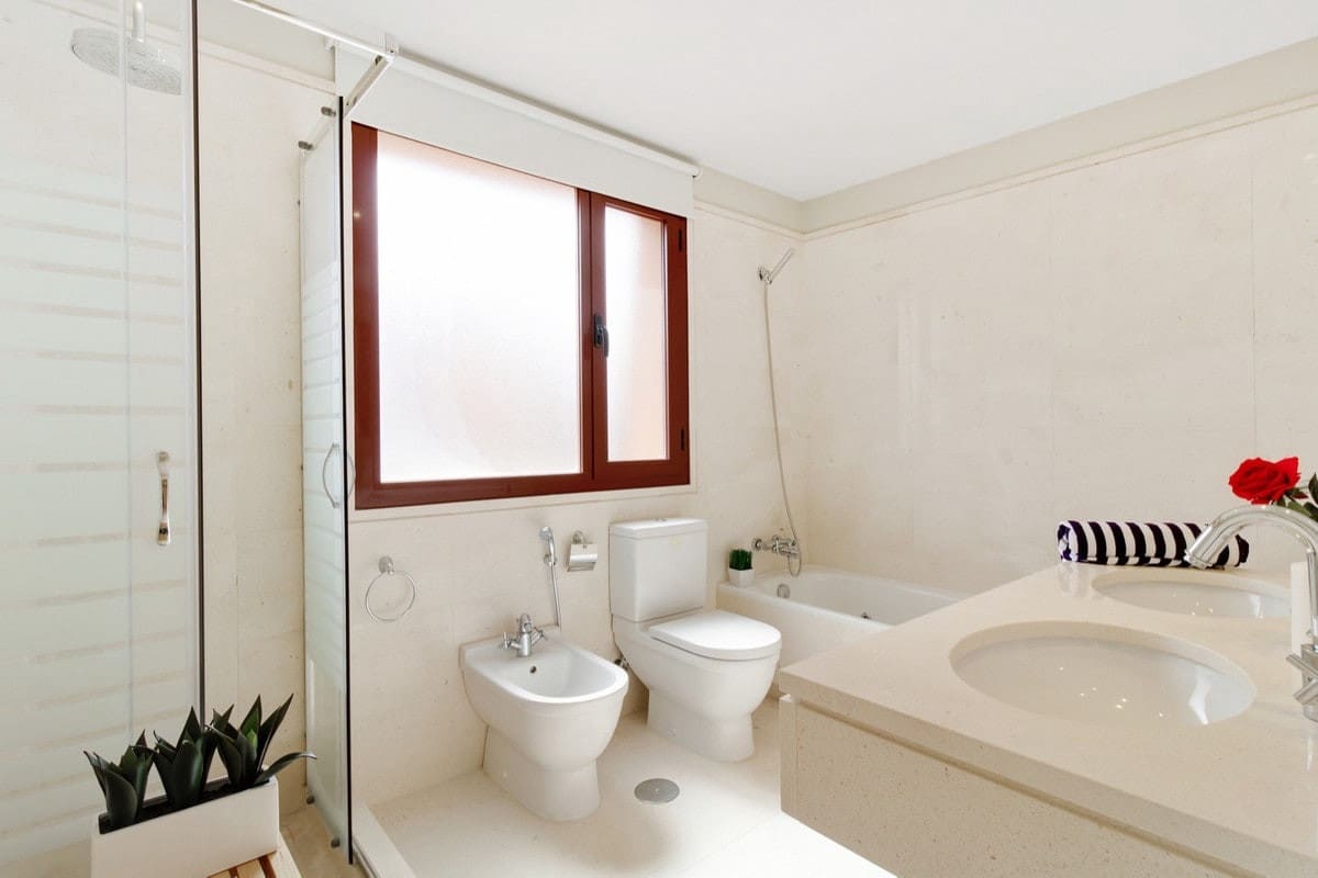 2 bedroom Apartment for sale in Benahavis - € 440,000 (Ref: 9846806)