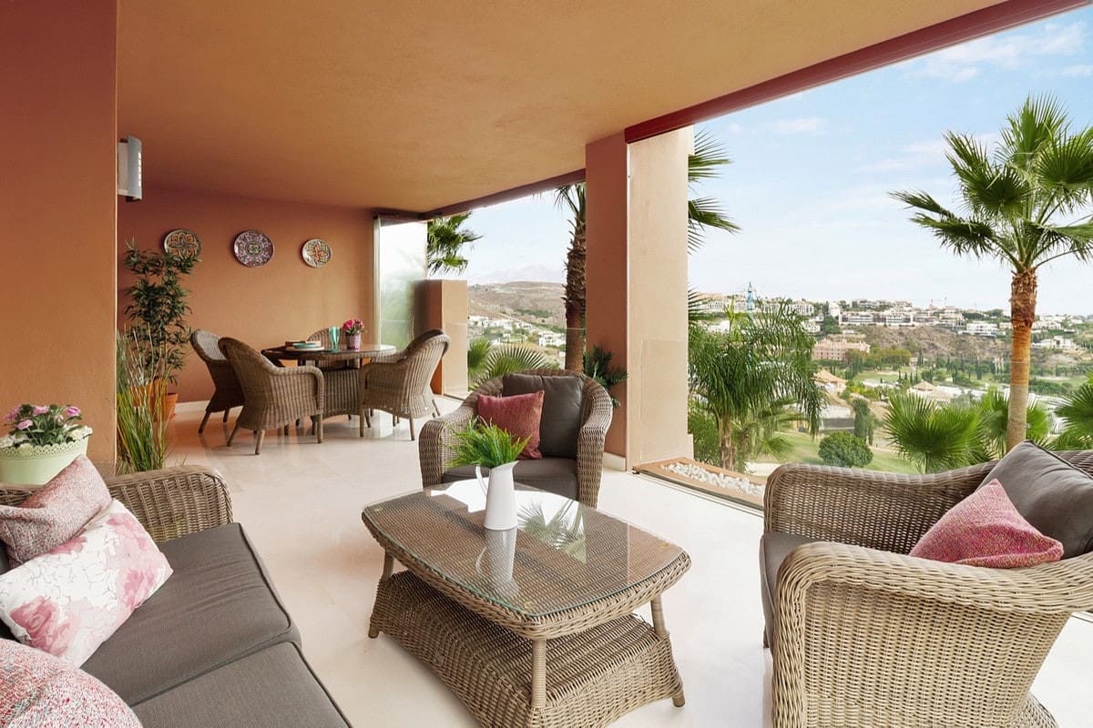 2 bedroom Apartment for sale in Benahavis - € 440,000 (Ref: 9846806)