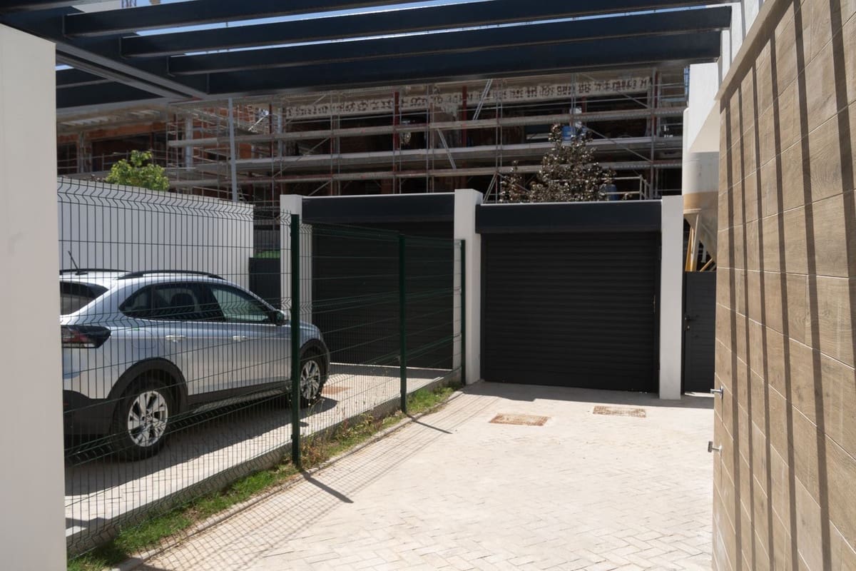 3 bedroom Townhouse for sale in San Pedro de Alcantara with pool - € 795,000 (Ref: 9868945)