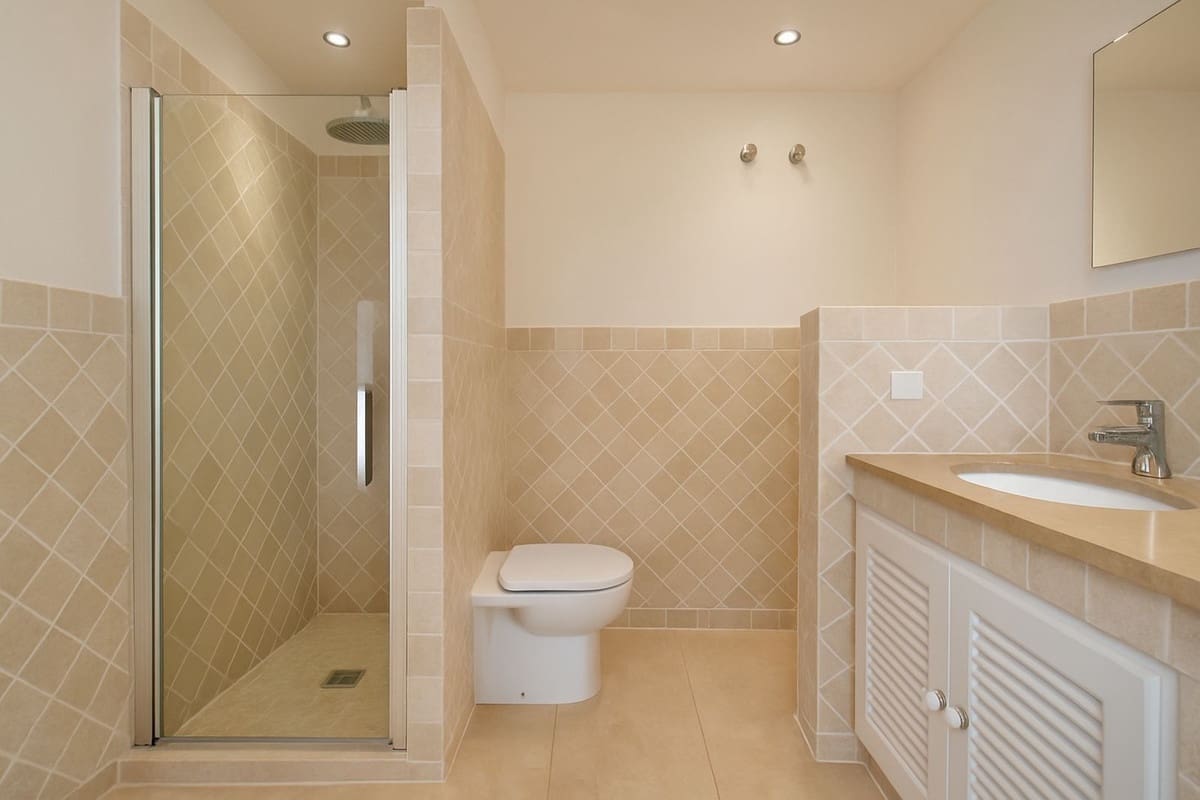 4 quarto Casa em Banda para venda em Estepona com piscina - 649 000 € (Ref: 9868946)