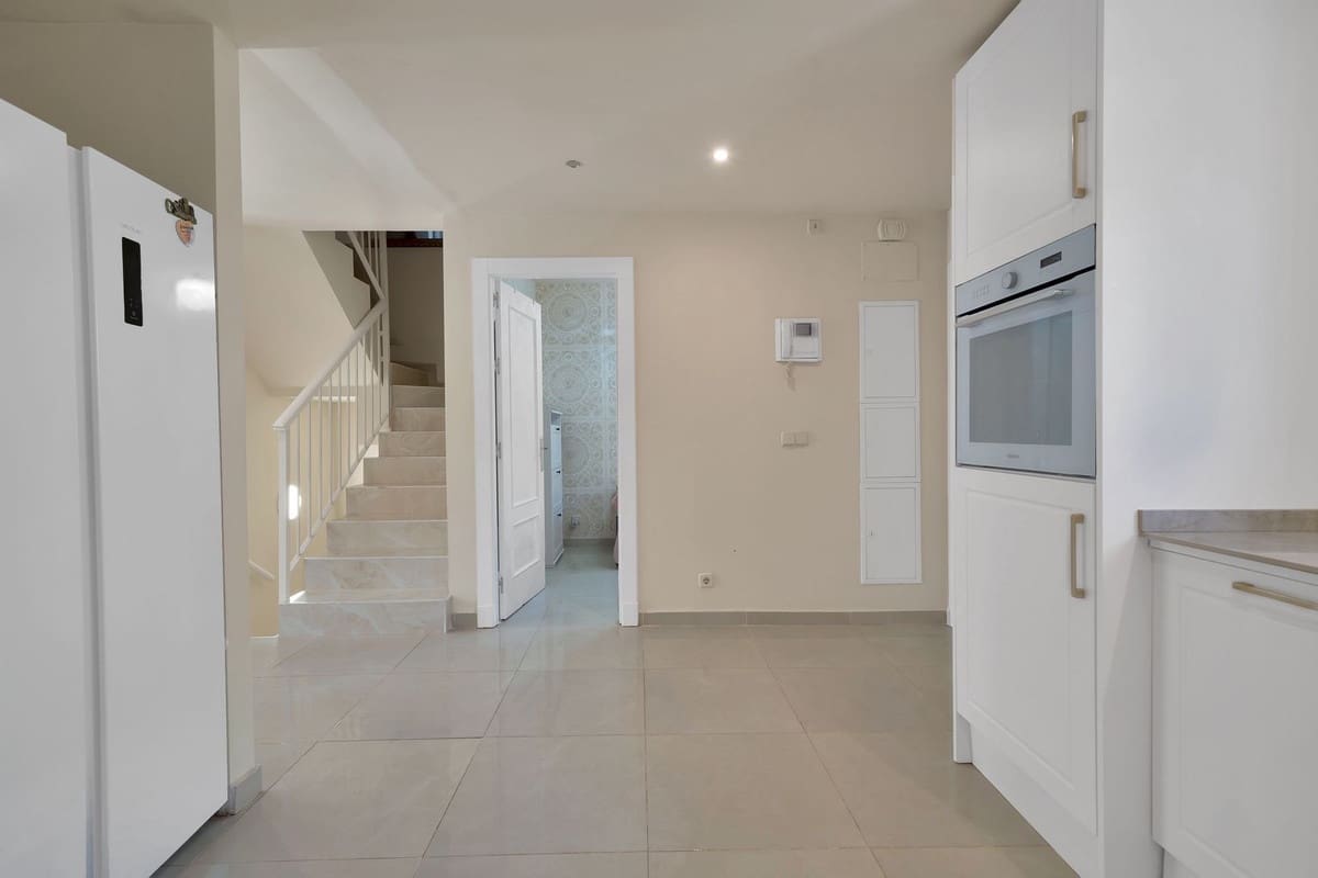 4 quarto Casa em Banda para venda em Estepona com piscina - 649 000 € (Ref: 9868946)
